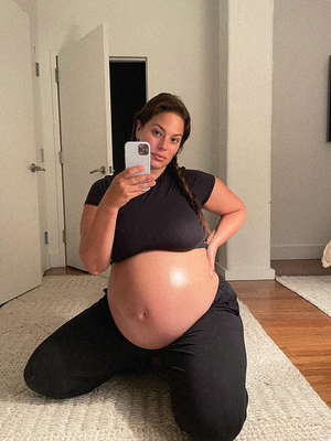 5 Fun Ways to Ring in the New Year Pregnant