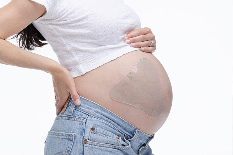 Gentle silicone care designed to support stretching skin during pregnancy.